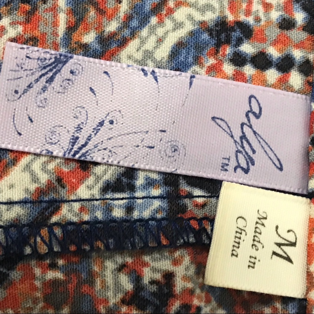 Cropped top in fun pattern - Picture 5 of 8